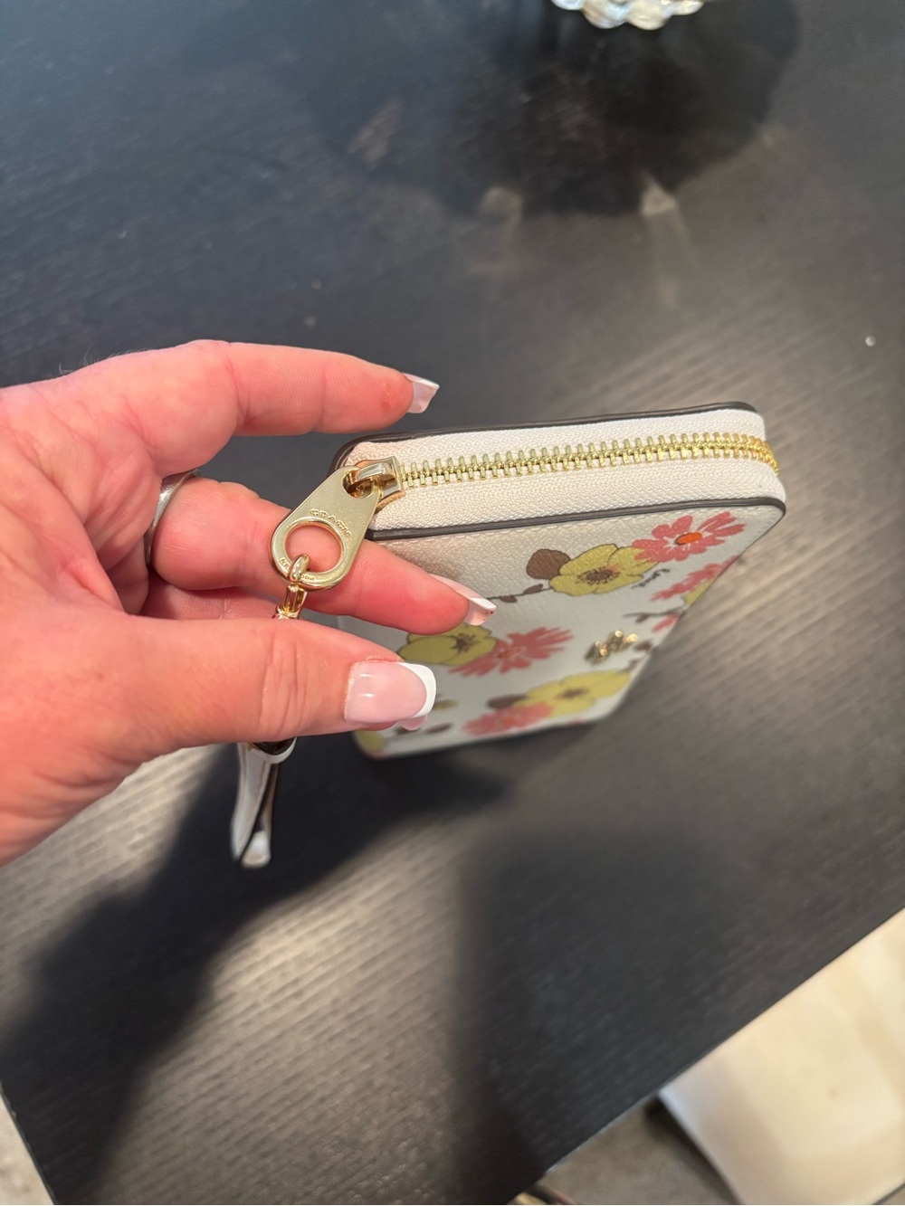 Coach Floral Zip-Around Wallet Wristlet in Cream with Soda Pop style zipper pull - Picture 3 of 8